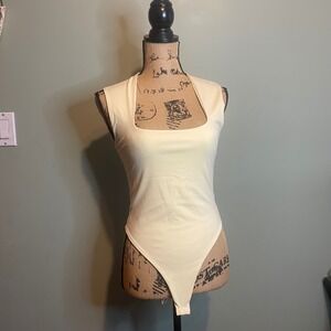 NWOT Lizette Collection Women Casual Minimalist Stretch Bodysuit Yellow Large